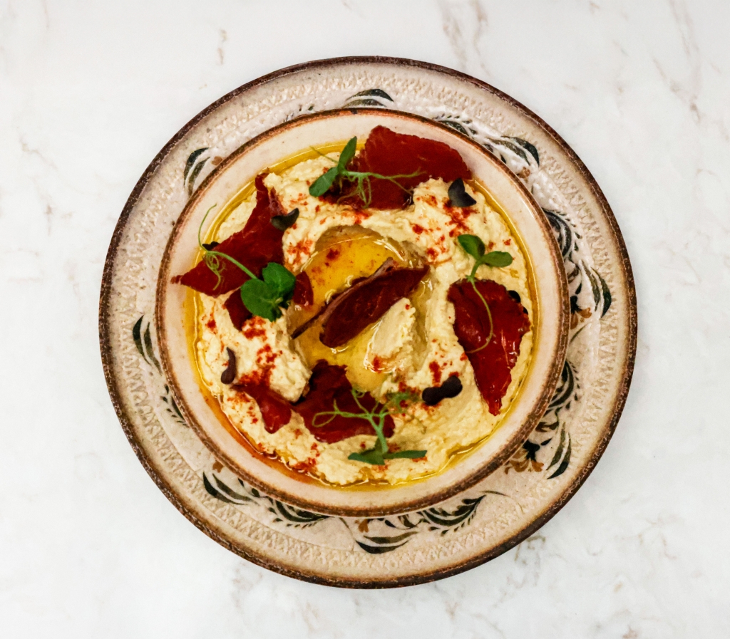 Pastırmalı Ilık Humus